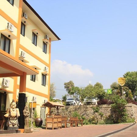 Ciptaningati Hotel Batu  Esterno foto
