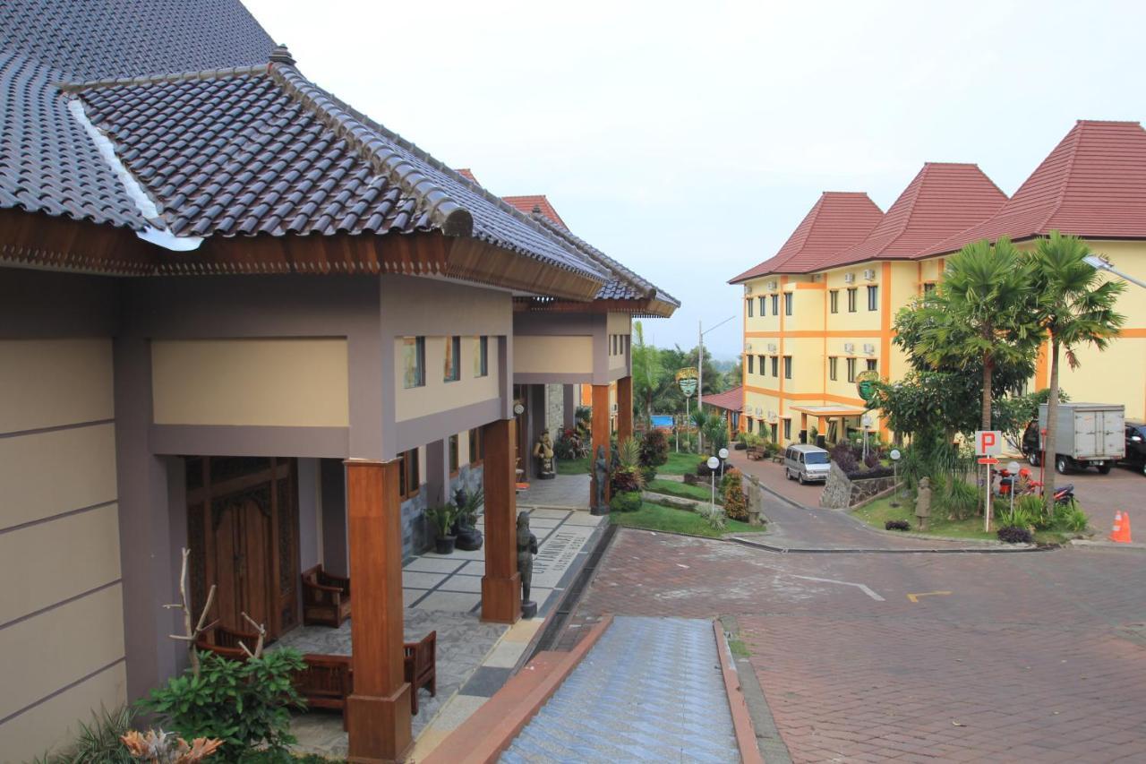 Ciptaningati Hotel Batu  Esterno foto