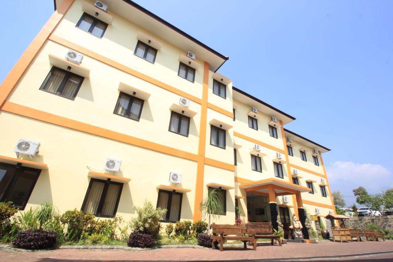 Ciptaningati Hotel Batu  Esterno foto