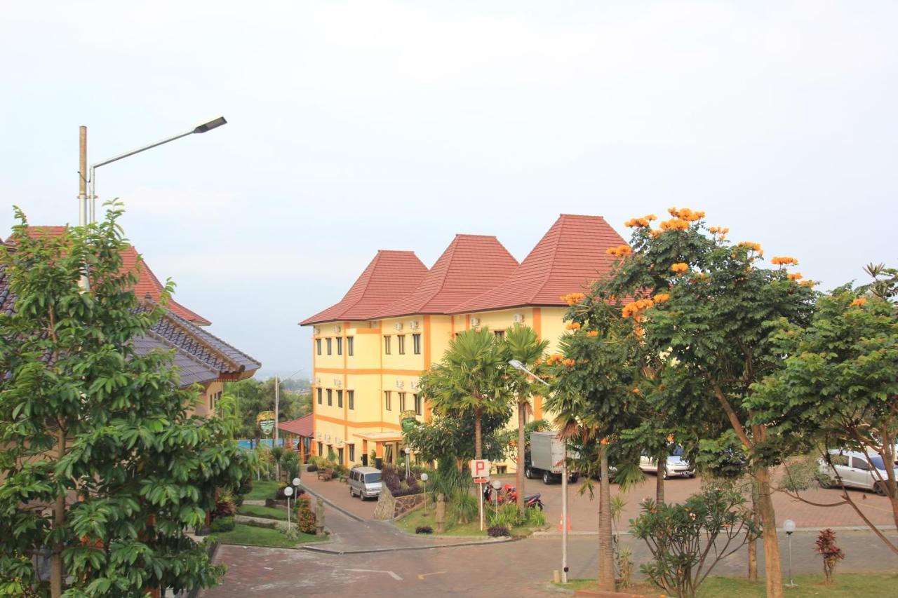 Ciptaningati Hotel Batu  Esterno foto