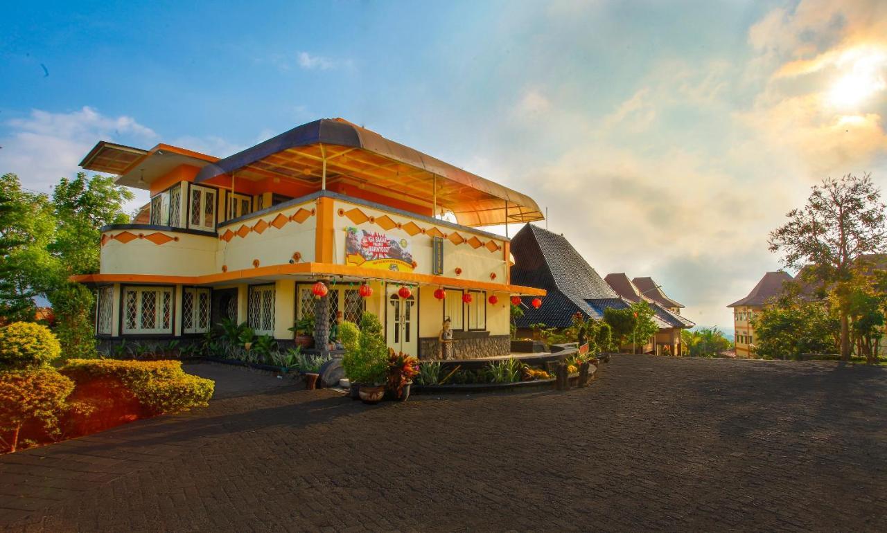 Ciptaningati Hotel Batu  Esterno foto